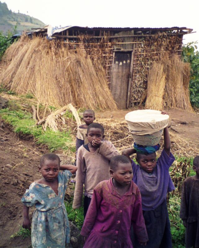 Rwandan children at Volcans National Park