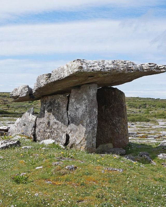 Poulnabrone dolmen 01